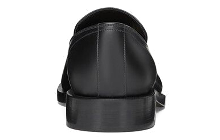 Shop Fendi 芬迪 時尚皮革樂福鞋 黑色