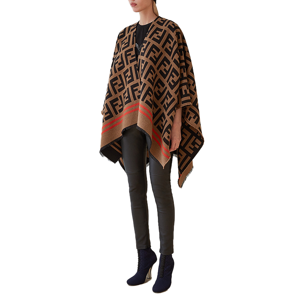 Shop FENDI FF 經典圖案男女同款情侶披肩 FXX636A3Q1F0QB8-BN