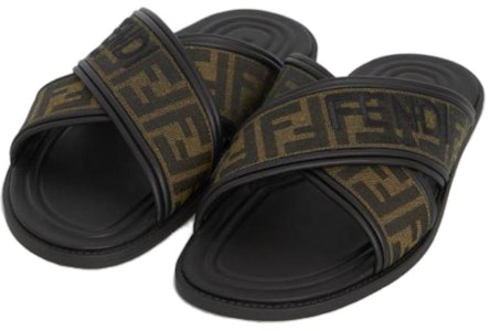 펜디 FF 자수 로고 슬라이드 (토바코) 7X1548-AJZE-F0R7R Lookbook 펜디 FF 자수 로고 슬라이드 (토바코) 7X1548-AJZE-F0R7R