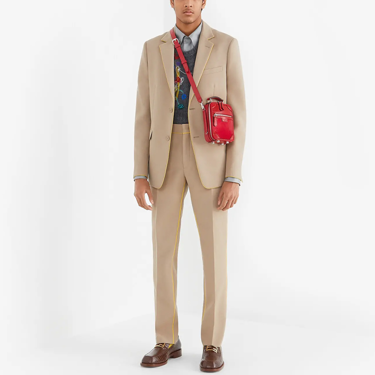 Shop フェンディ FW21 ベージュ ウール ブレザー ロゴボタン付き. FJ0636AGYNF0QE3