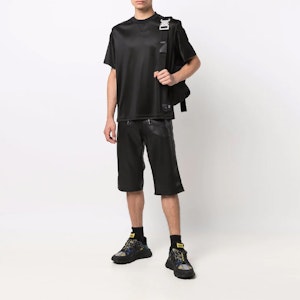 펜디 FW21 블랙 크루넥 로고 포인트 반팔 티셔츠 FAF642AGJRF0GME Lookbook 펜디 FW21 블랙 크루넥 로고 포인트 반팔 티셔츠 FAF642AGJRF0GME