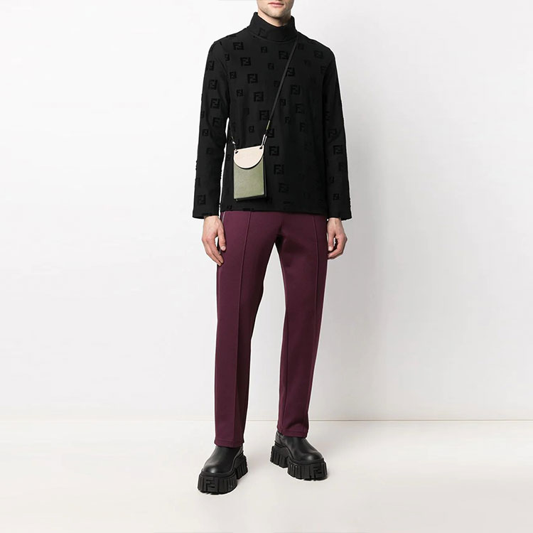 Lookbook フェンディ FW21 ブラック 長袖 タートルネック ロゴデザイン Tシャツ. FAF594AE15