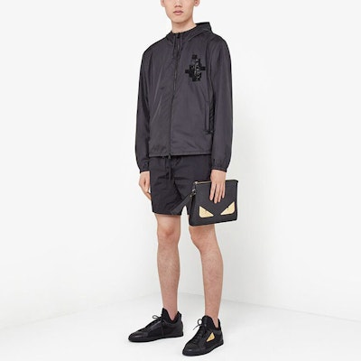 펜디 FW21 로고 블랙 수영 반바지. FXB078AD3AF0GME Shop 펜디 FW21 로고 블랙 수영 반바지. FXB078AD3AF0GME