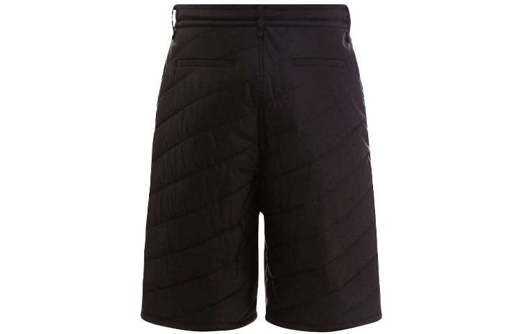 Lookbook FENDI FW21 黑色立體多口袋菱格紋短褲. FB0734AGZ1F0QA1