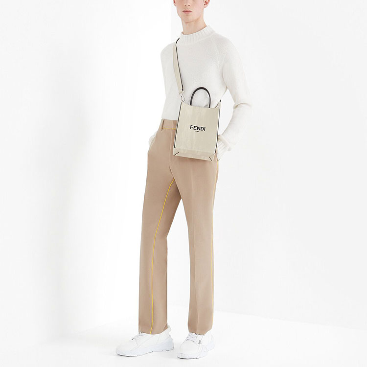 Shop FENDI FW21 白色Logo高領羊絨毛衣長袖款式。 FZY496AH2YF0U69