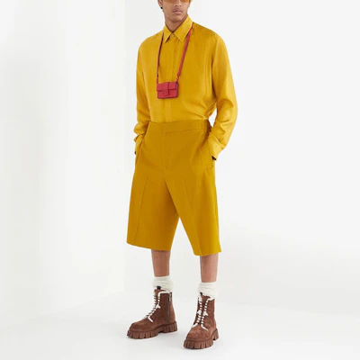 Camisa de Seda Amarilla FENDI FW21 con Estampado de Logo por Todas Partes. FS0808AH20F0VT1 Shop Camisa de Seda Amarilla FENDI FW21 con Estampado de Logo por Todas Partes. FS0808AH20F0VT1