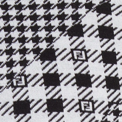 FENDI FW22 Black Crewneck Sweater with Letter Print Long Sleeves Casual. FZX089AL3YF17XM Sizing FENDI FW22 Black Crewneck Sweater with Letter Print Long Sleeves Casual. FZX089AL3YF17XM