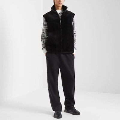 FENDI FW22 Black Crewneck Sweater with Letter Print Long Sleeves Casual. FZX089AL3YF17XM 2