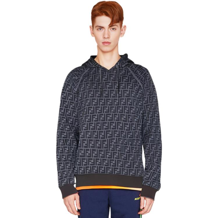 Shop FENDI FW22 黑色字母印花連帽衫。 FY0945A6ZTFIJ70