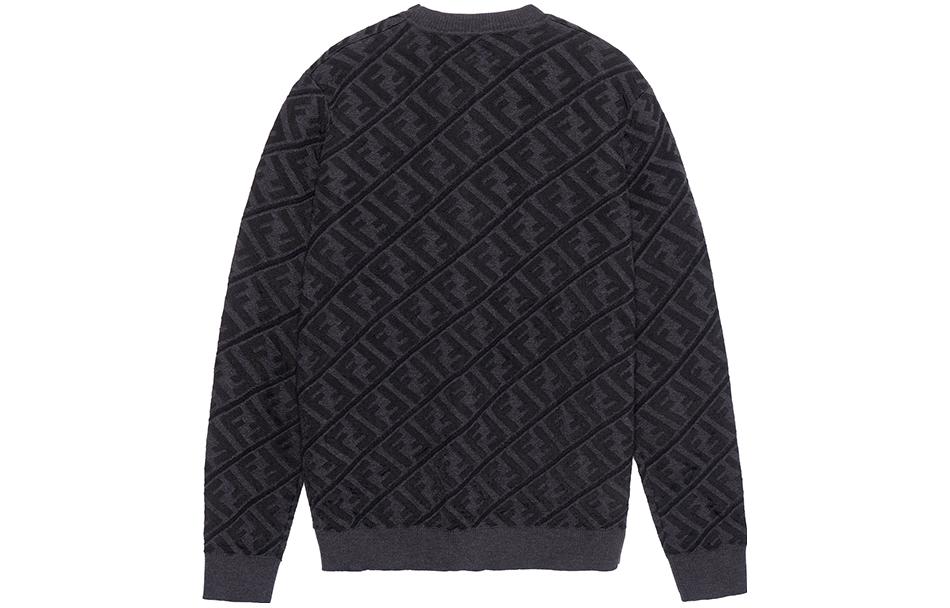 Lookbook FENDI FW22 Sweater Hitam Knit dengan Motif Logo Seluruhnya. FZX005ALJXF06T0