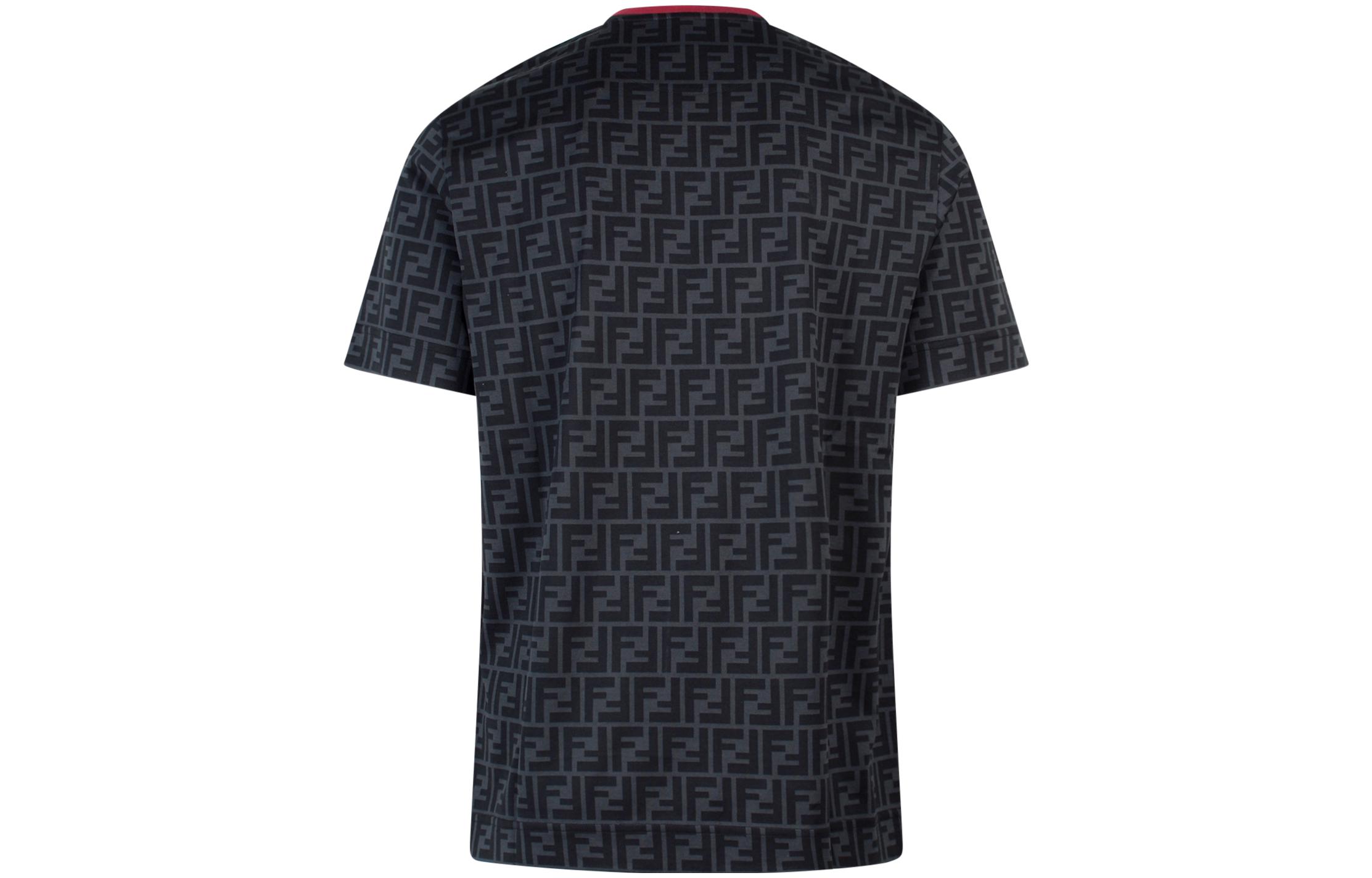 Lookbook FENDI FW22  Black Logo Pattern Short-Sleeve T-Shirt with Contrast Collar FY0936A6ZUF0856
