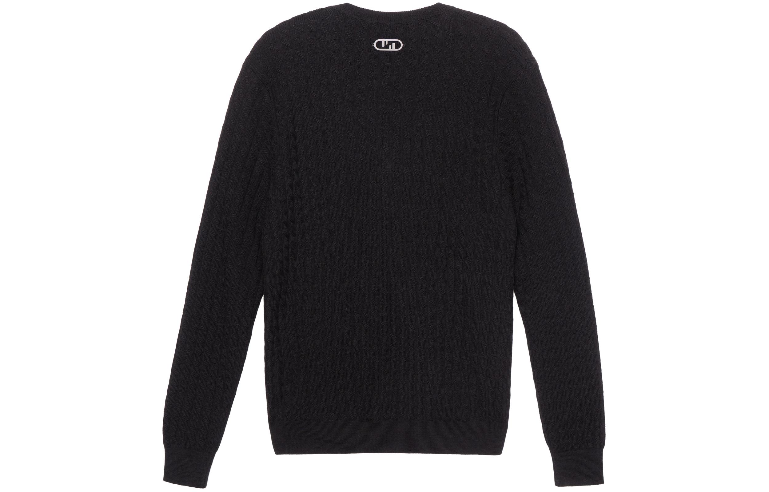 Lookbook FENDI FW22 Sweater Rajut Wol Hitam Solid Kabel. FZX077AL3PF0QA1