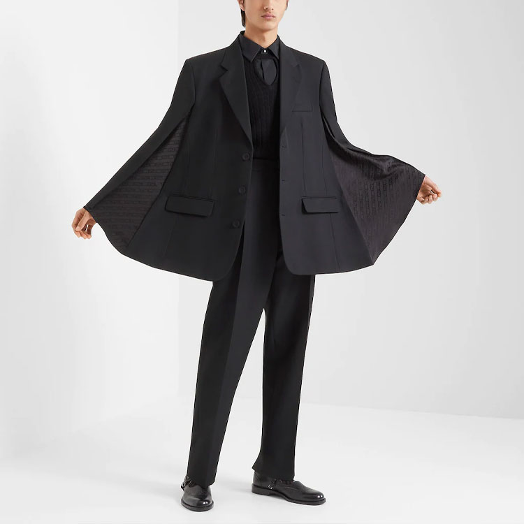 Shop FENDI FW22 Sweater Rajut Wol Hitam Solid Kabel. FZX077AL3PF0QA1