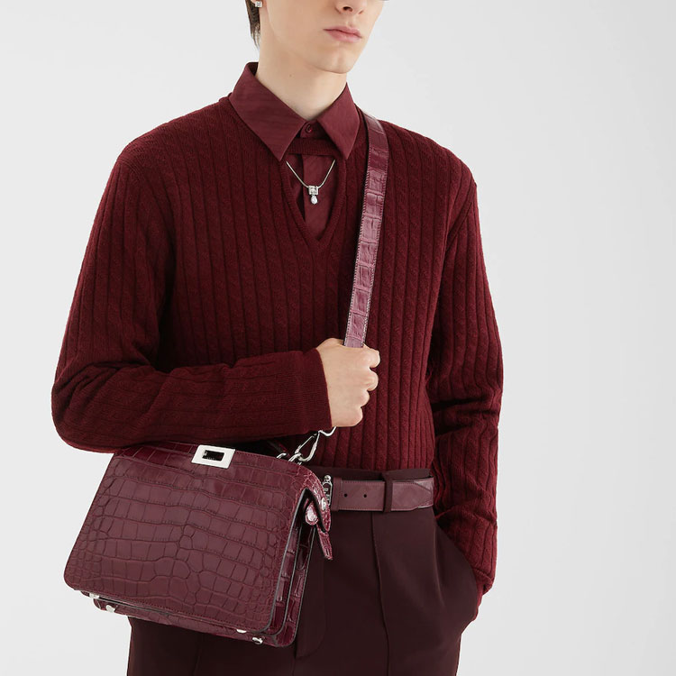 Shop FENDI 2022秋冬酒紅色針織羊毛毛衣 FZX077AL3PF012T