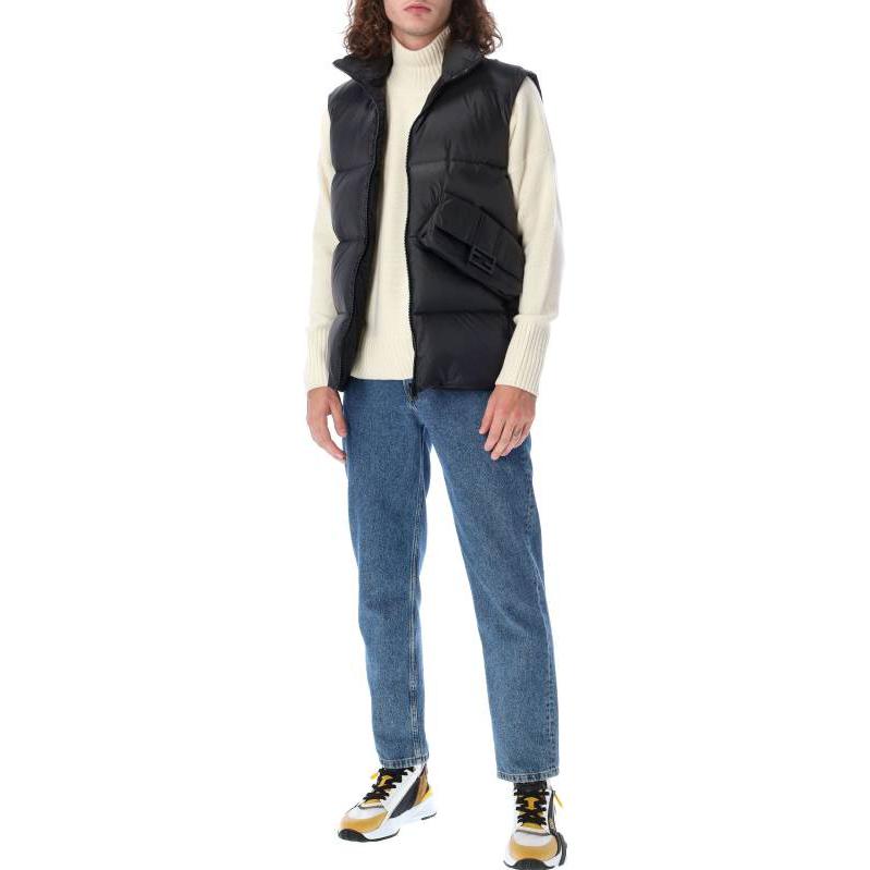 Purchase FENDI FW22 黑色压纹拉链立领羽绒背心。 FAA873AM0KF0GME