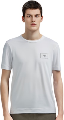 フェンディ FW22 ホワイト ロゴパッチ クルーネック Tシャツ. FY0936A9RLF0WA0 Sizing フェンディ FW22 ホワイト ロゴパッチ クルーネック Tシャツ. FY0936A9RLF0WA0