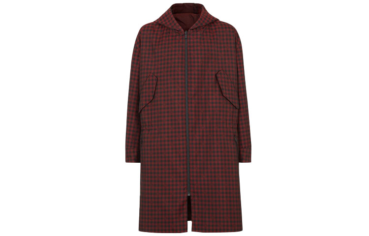 Lookbook FENDI FW22 Jaket Hoodie Mid Panjang Kotak Merah Reversible dengan Ritsleting. FAA864AL42F16E4