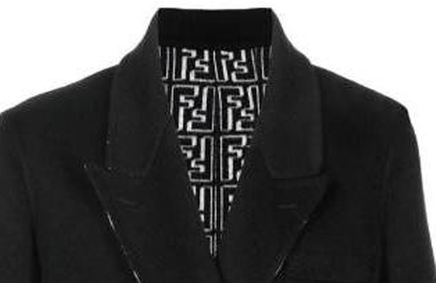 FENDI FW22 Jaket Logo Reversible Panjang Sedang Hitam Fashion. FF0622AL57F1I8O Details for FENDI FW22 Jaket Logo Reversible Panjang Sedang Hitam Fashion. FF0622AL57F1I8O