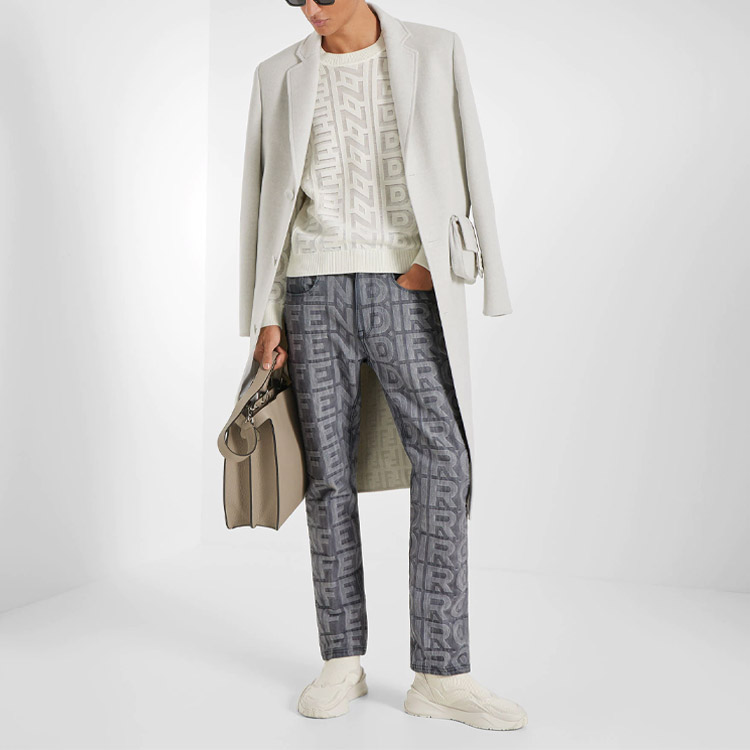 Shop FENDI 2022秋冬罗马胶囊系列字母印花黑色牛仔裤 FLP288AM6PF0GME