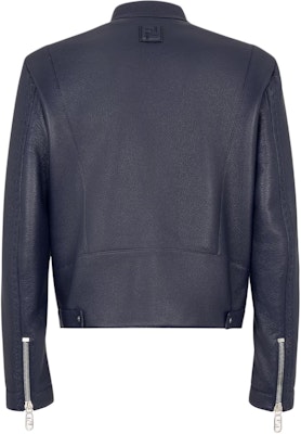 FENDI藍色皮革短外套,拉鏈設計立領,FW24款式。 FPJ134AQOPF0N5W Lookbook FENDI藍色皮革短外套,拉鏈設計立領,FW24款式。 FPJ134AQOPF0N5W