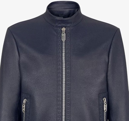 FENDI藍色皮革短外套,拉鏈設計立領,FW24款式。 FPJ134AQOPF0N5W Purchase FENDI藍色皮革短外套,拉鏈設計立領,FW24款式。 FPJ134AQOPF0N5W