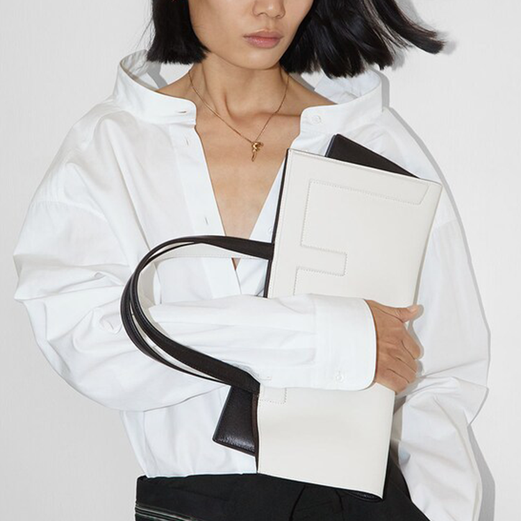 FENDI Gold Pendant Necklace Unisex Couple Design in Brass. 8AK613B08F0CFK 圖 4