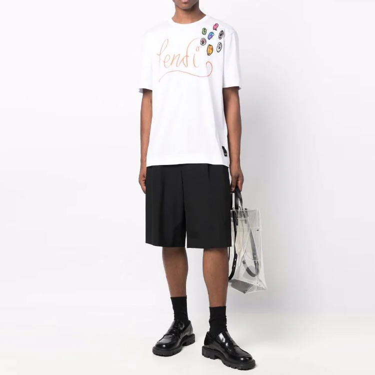 Lookbook 펜디 그래피티 프린트 루즈핏 화이트 반팔 티셔츠. FY0936AH13F0UF6