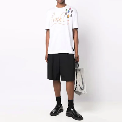 FENDI 涂鸦印花宽松款白色短袖T恤 FY0936AH13F0UF6 Lookbook FENDI 涂鸦印花宽松款白色短袖T恤 FY0936AH13F0UF6