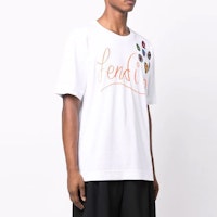 FENDI Baju-T Lengan Pendek Longgar Cetakan Graffiti Putih. FY0936AH13F0UF6 Purchase FENDI Baju-T Lengan Pendek Longgar Cetakan Graffiti Putih. FY0936AH13F0UF6