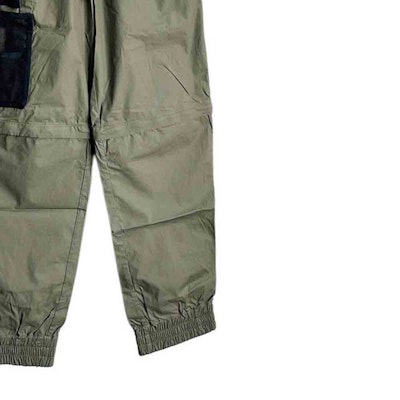 FENDI Green Removable Leg Casual Pants. FAB620AGBGF1DO7 Sizing FENDI Green Removable Leg Casual Pants. FAB620AGBGF1DO7