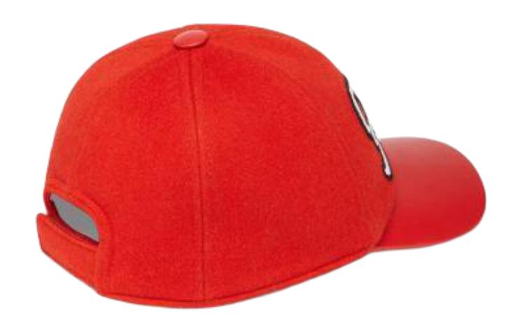 Lookbook FENDI 紅色羊毛羊皮絲質Logo設計童帽. JMP065AKQCF0QC9