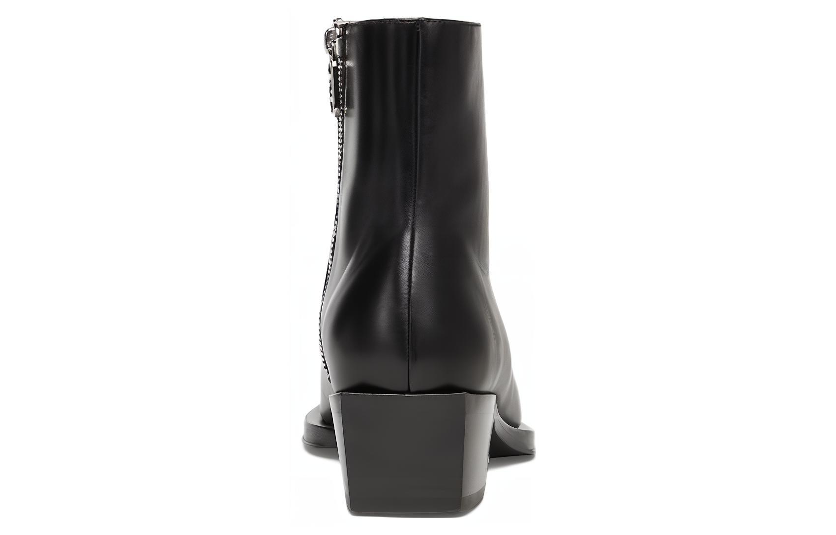 Shop Fendi But Kulit Berzip Hujung Bulat Buku Lali 'Hitam' 7U1615NA7F0QA1