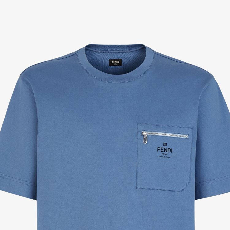 Shop Kaos Pria FENDI Logo Pocket Crewneck T-Shirt Biru Kasual SS24. FY0936ARYRF0GCT