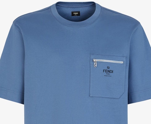 Kaos Pria FENDI Logo Pocket Crewneck T-Shirt Biru Kasual SS24. FY0936ARYRF0GCT Shop Kaos Pria FENDI Logo Pocket Crewneck T-Shirt Biru Kasual SS24. FY0936ARYRF0GCT
