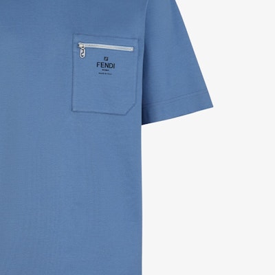 Kaos Pria FENDI Logo Pocket Crewneck T-Shirt Biru Kasual SS24. FY0936ARYRF0GCT Details for Kaos Pria FENDI Logo Pocket Crewneck T-Shirt Biru Kasual SS24. FY0936ARYRF0GCT