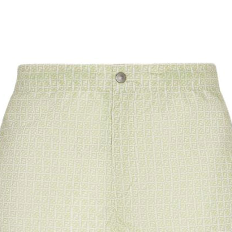 Shop 芬迪logo印花男士钮扣设计休闲短裤米白色。 FXB079AH3WF1GW8