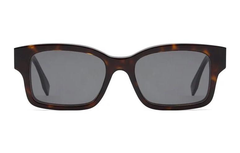 Shop FENDI 奢華時尚方形黑色太陽眼鏡 男女通用 FE40050F-52A