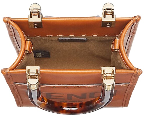 펜디 미니 선샤인 쇼퍼 다크 브라운
Lookbook 펜디 미니 선샤인 쇼퍼 다크 브라운