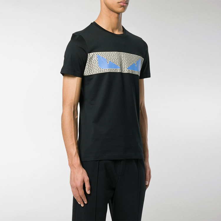 Shop FENDI 怪獸眼睛圖案黑色短袖T恤 FAF511A2UZF0GME
