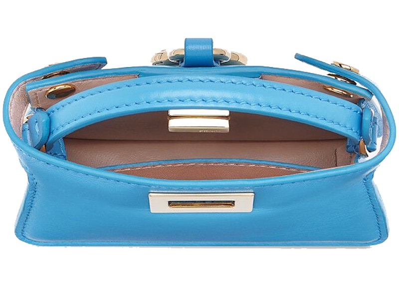 Lookbook Fendi Nano Peekaboo Beg Silang Badan Biru Charm