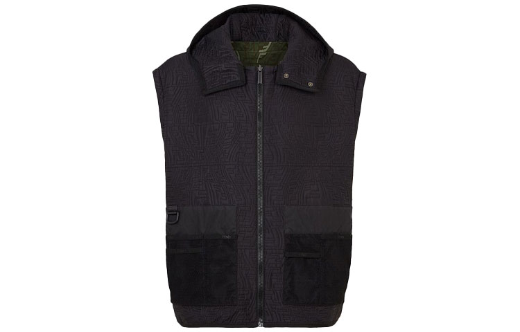 Shop FENDI 可翻转可拆卸帽羽绒夹克 黑色. FAA823AGBCF1AXX