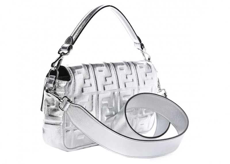 Order フェンディ シルバーメタリック ナッパ エンボス バゲット ラージ アルジェント/パラディオ