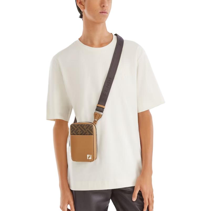 Shop FENDI 純色圓領休閒短袖T恤 白色TEE FY0936AQJ7F-0RQ0