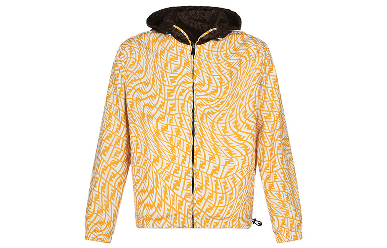 Shop FENDI SS21 棕色可翻转全印Logo夹克。 FAA830AGBIF1AKH