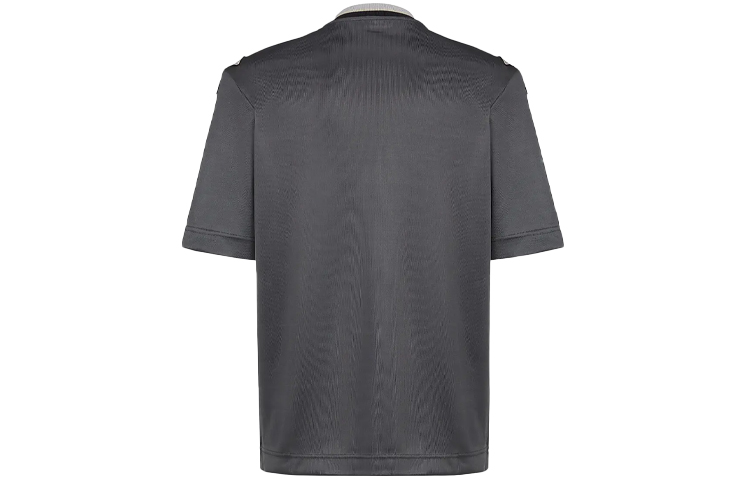 Lookbook FENDI SS21灰色网眼拼接字母短袖T恤。 FAF629A52EF1DS1