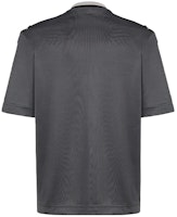 FENDI SS21灰色网眼拼接字母短袖T恤。 FAF629A52EF1DS1 Lookbook FENDI SS21灰色网眼拼接字母短袖T恤。 FAF629A52EF1DS1