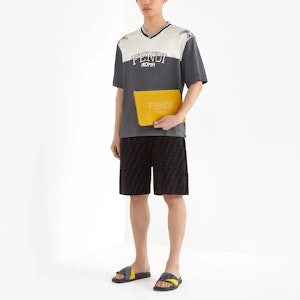 FENDI SS21 灰色拼接網布字母短袖T恤 FAF629A52EF1DS1 Shop FENDI SS21 灰色拼接網布字母短袖T恤 FAF629A52EF1DS1