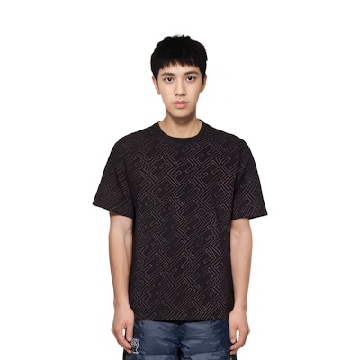 フェンディ SS22 ブラック ニット クルーネック Tシャツ 総柄ロゴプリント FY0936AM7KF0QA1 Shop フェンディ SS22 ブラック ニット クルーネック Tシャツ 総柄ロゴプリント FY0936AM7KF0QA1