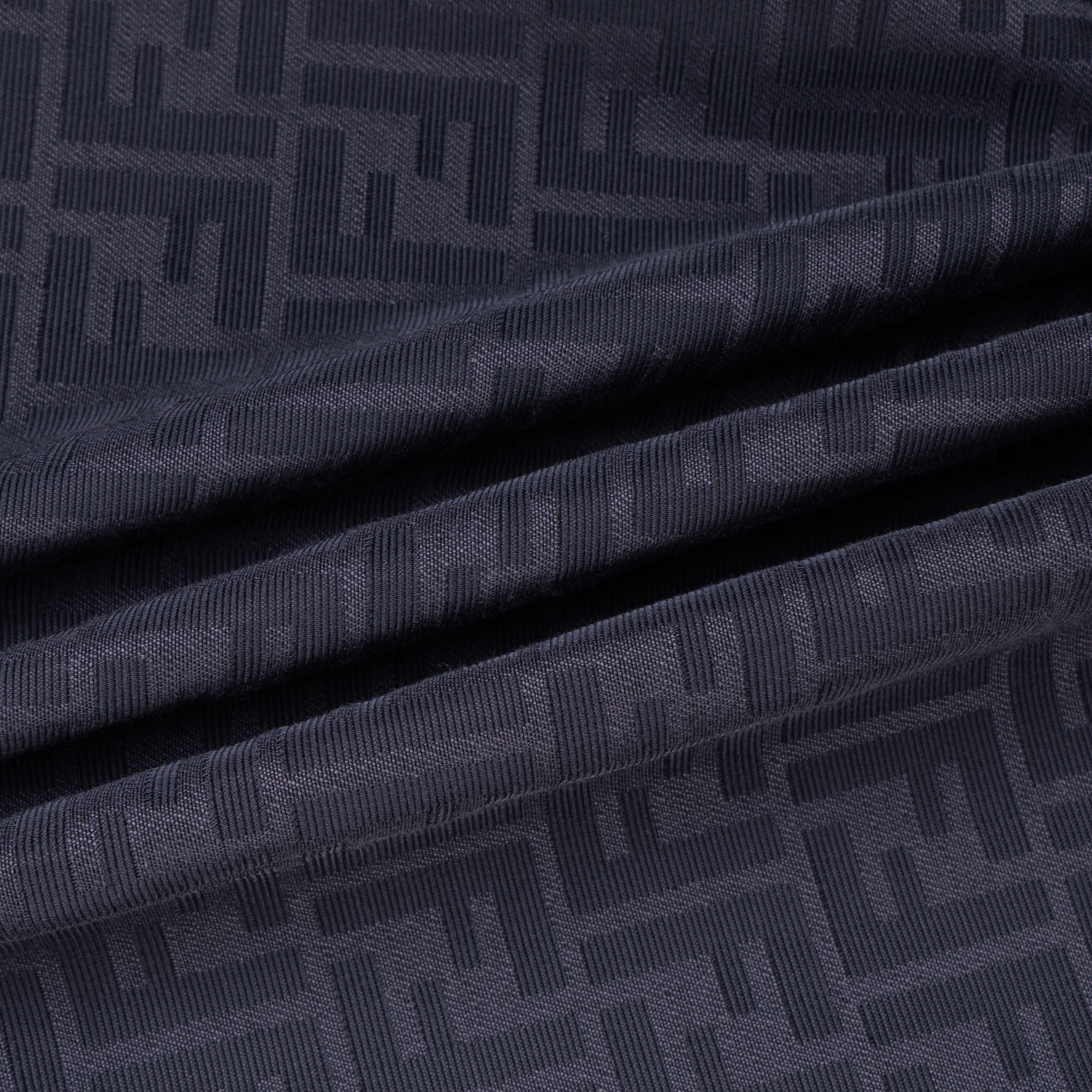 Shop FENDI SS22 Kemeja Hitam Lengan Panjang dengan Cetak Logo. FW1141A6WJF0QT6