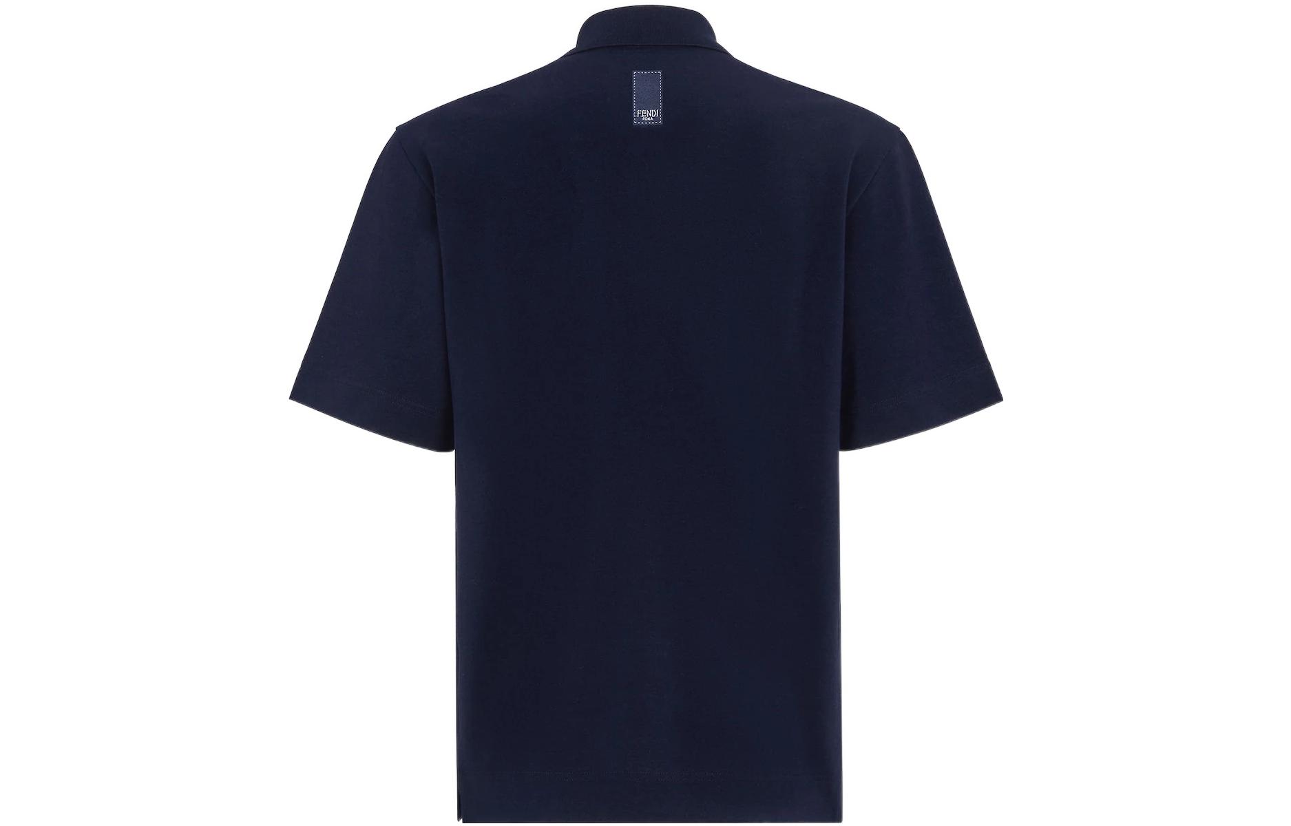 Lookbook FENDI SS22 Polo Azul Logo Letras Casual Manga Corta. FY1131A9RPF0QG3